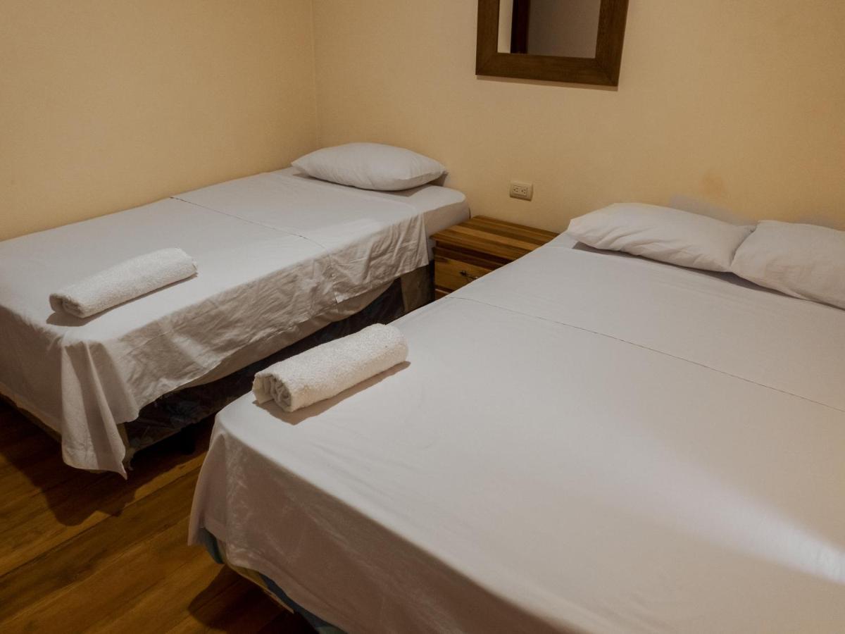 Hostal Tortuga Dorada ปูแอร์โตโลเปซ ภายนอก รูปภาพ