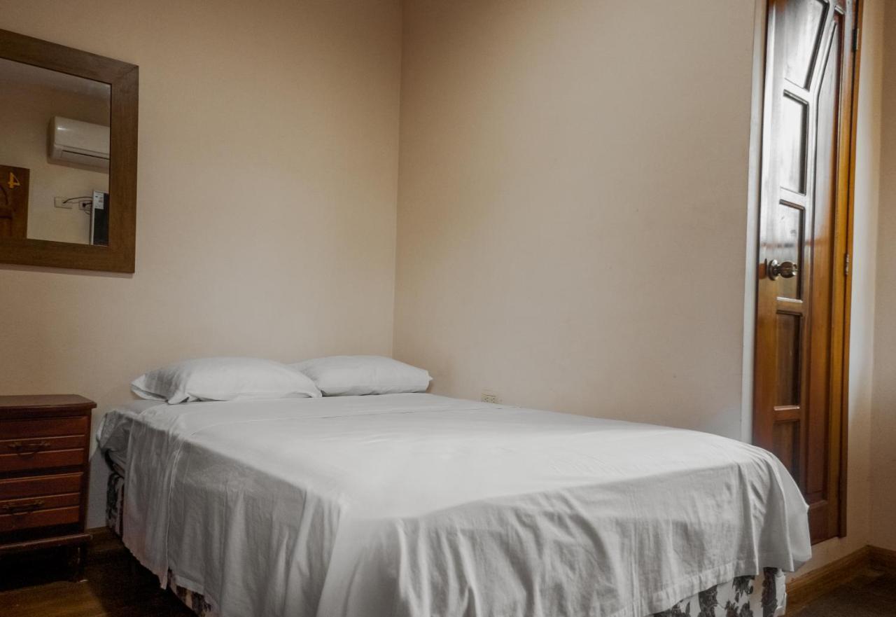 Hostal Tortuga Dorada ปูแอร์โตโลเปซ ภายนอก รูปภาพ