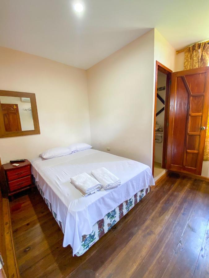 Hostal Tortuga Dorada ปูแอร์โตโลเปซ ภายนอก รูปภาพ