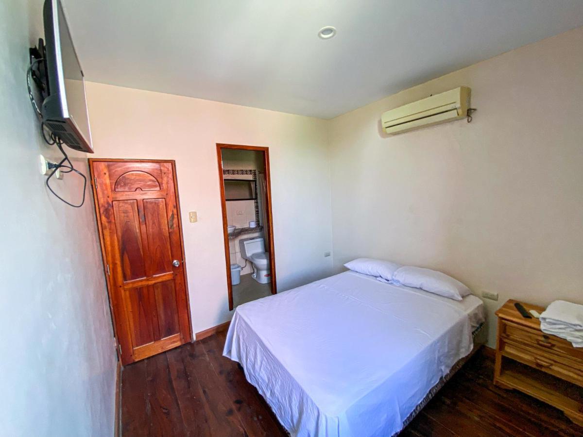 Hostal Tortuga Dorada ปูแอร์โตโลเปซ ภายนอก รูปภาพ