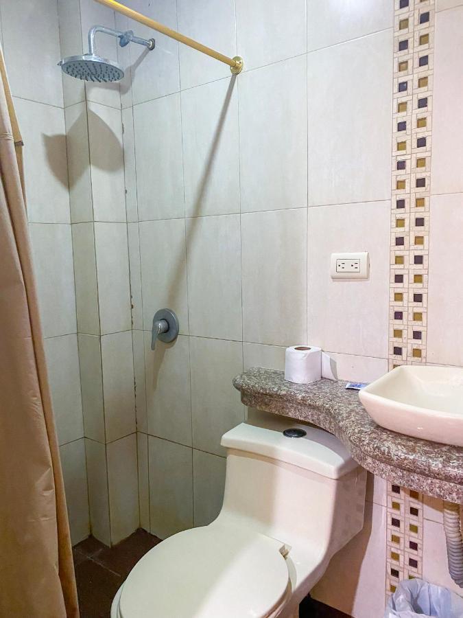 Hostal Tortuga Dorada ปูแอร์โตโลเปซ ภายนอก รูปภาพ